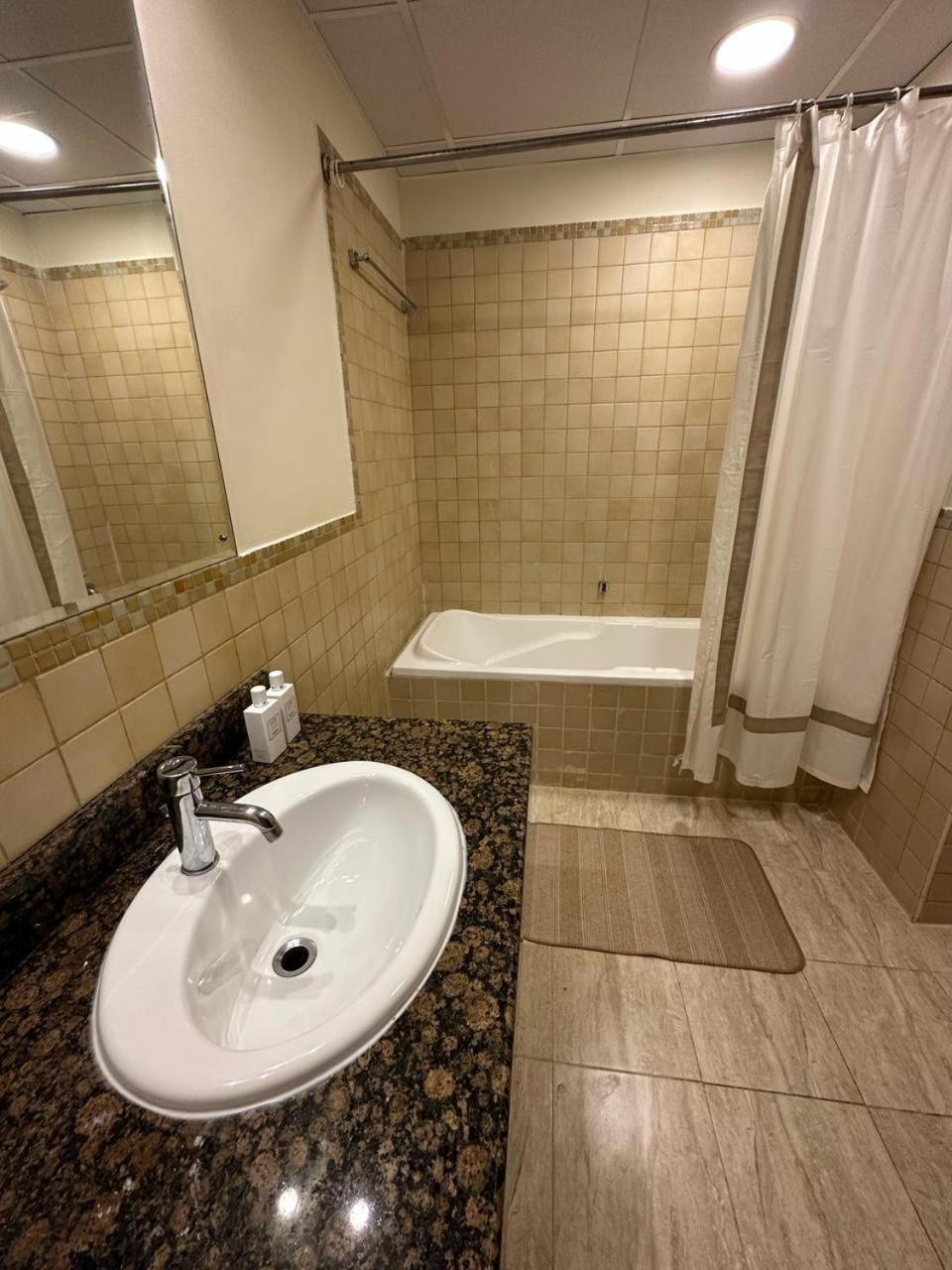 Auberge de jeunesse Ora Place Dubaï Extérieur photo